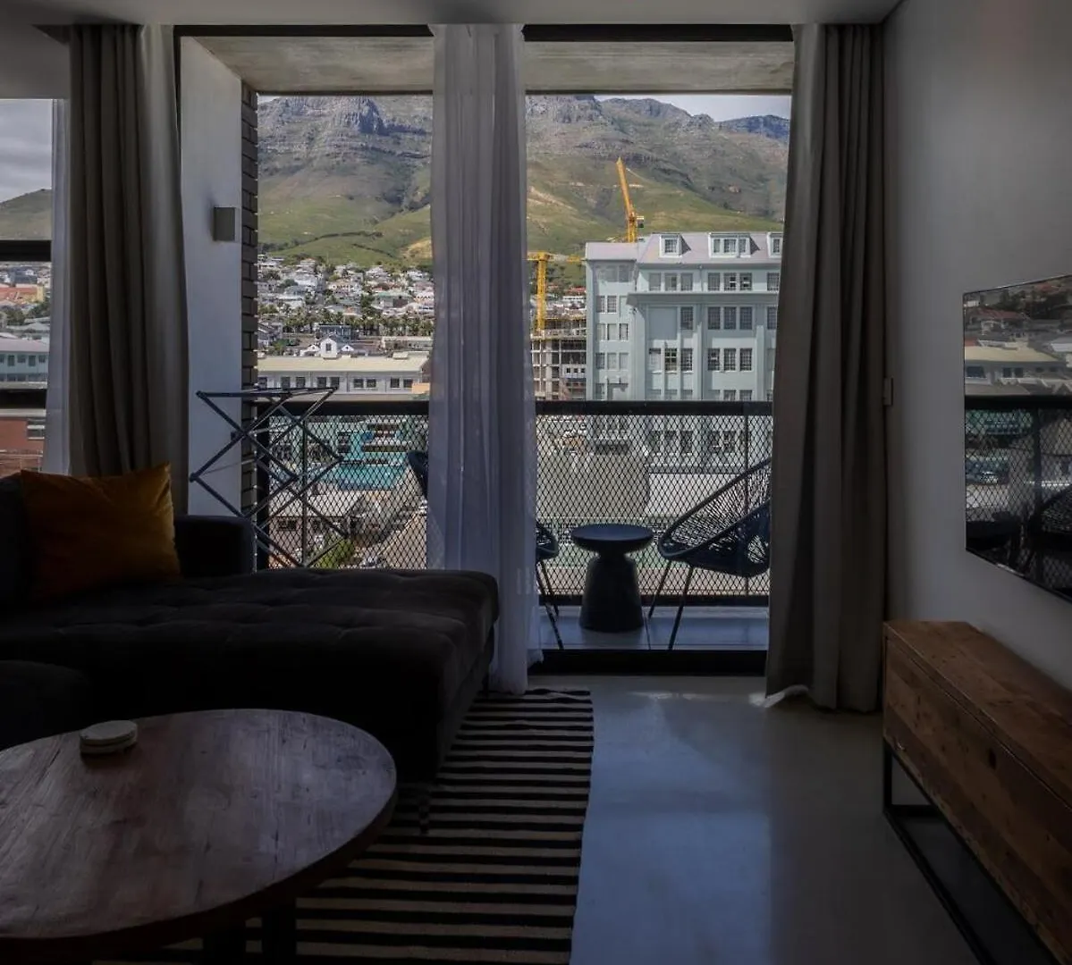 Woodstock Retreat Mountain Views Apartment Cape Town